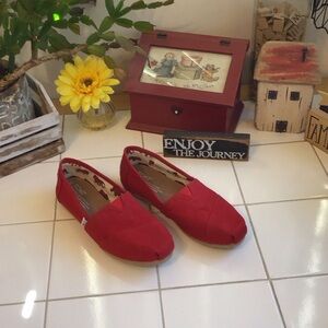 ‘TOMS’ Classic Preppy Canvas Slip-Ons